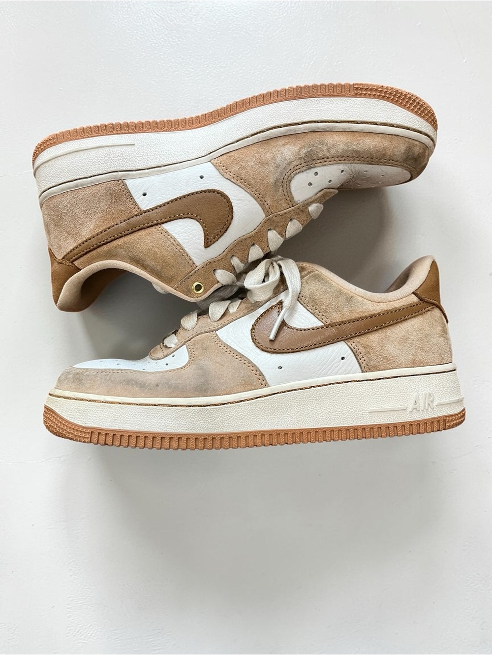 Nike Air Force 1 07 LX Beige Tan Suede Sneakers Women’s 7.5 DX1193-200 Gum Sole